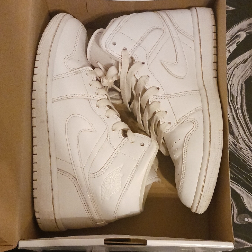 Womens Jordan White Air Jordan 1 Mid Sneakers